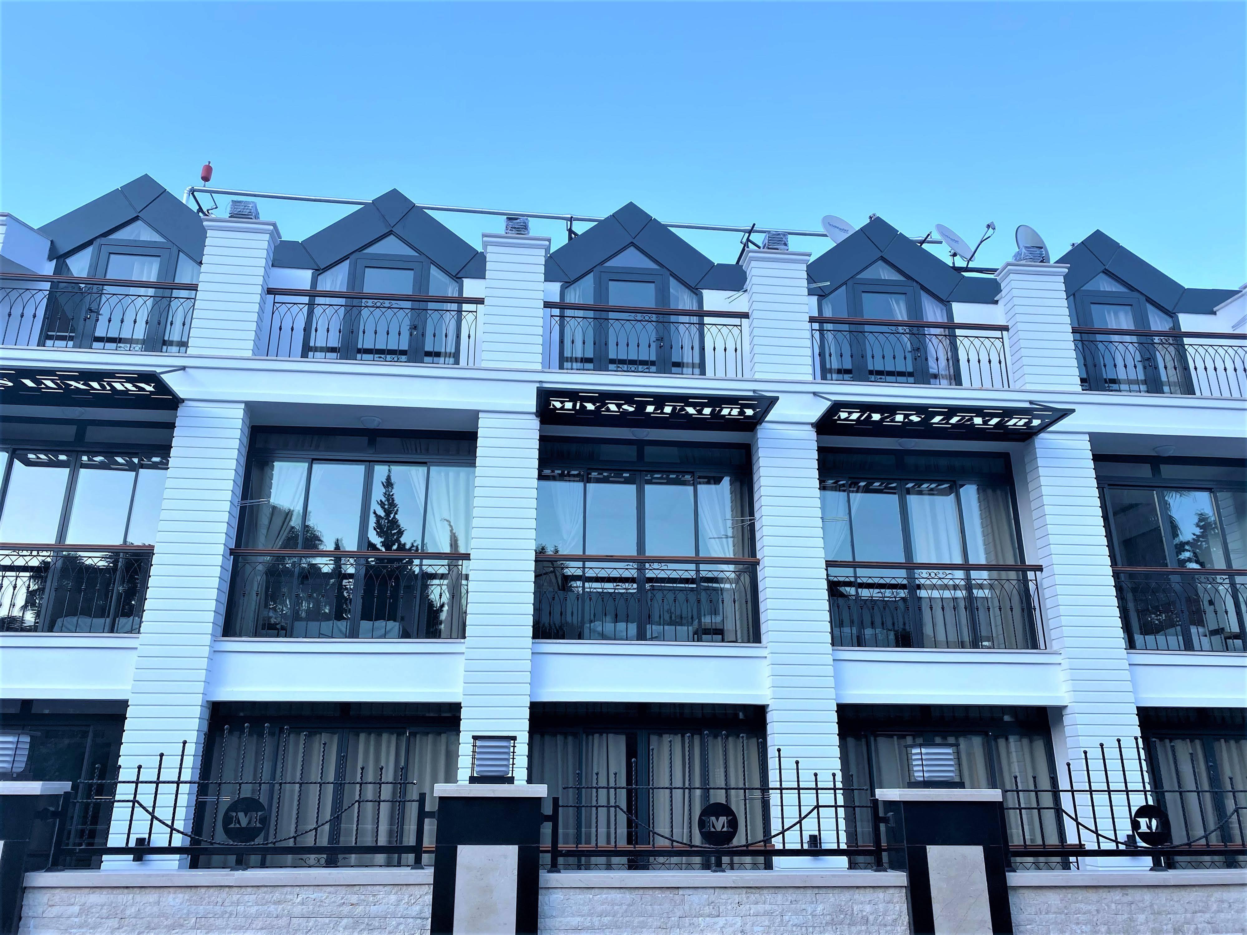Miyas Luxury Hotel เกเมร์ ภายนอก รูปภาพ