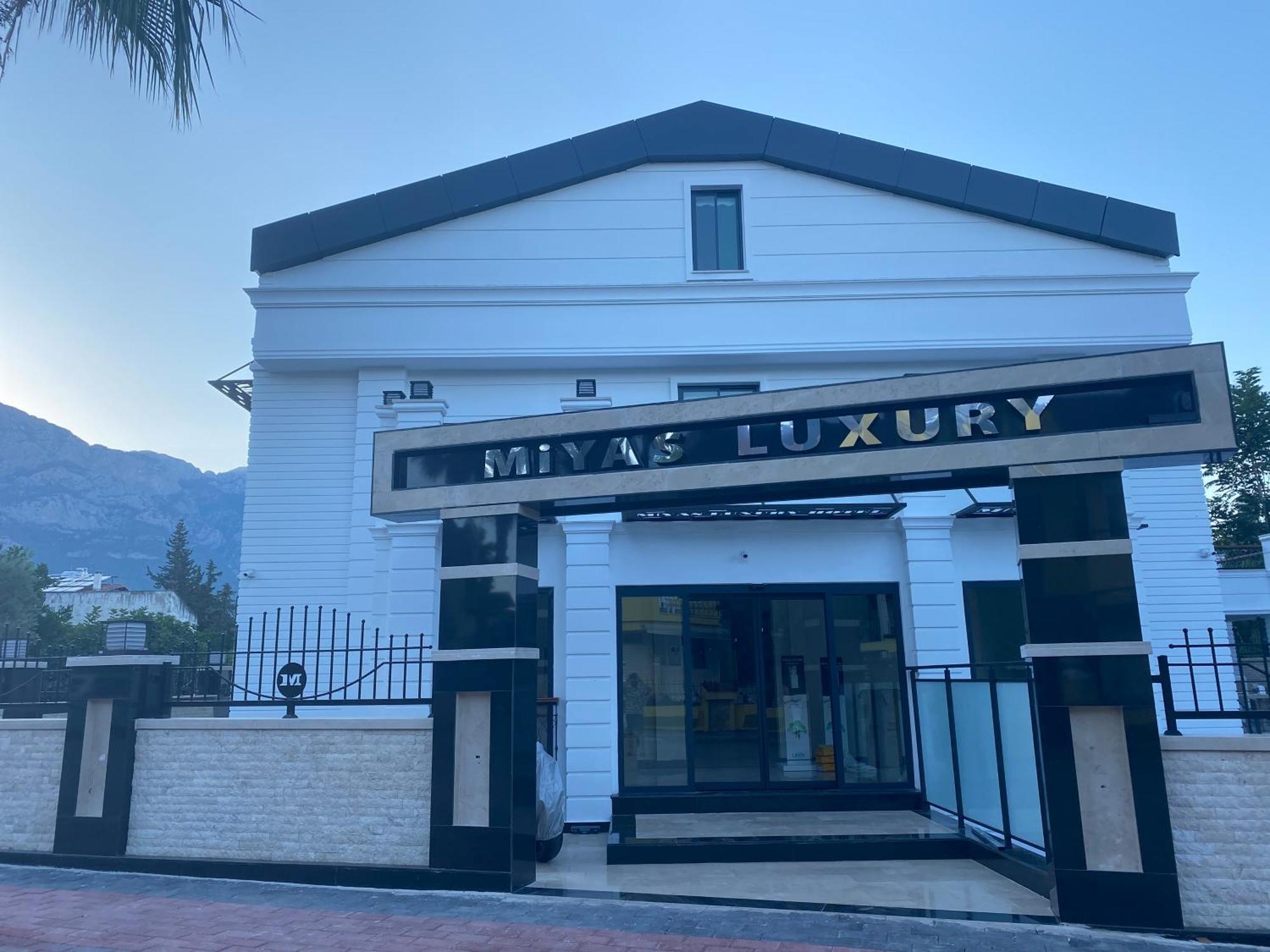 Miyas Luxury Hotel เกเมร์ ภายนอก รูปภาพ